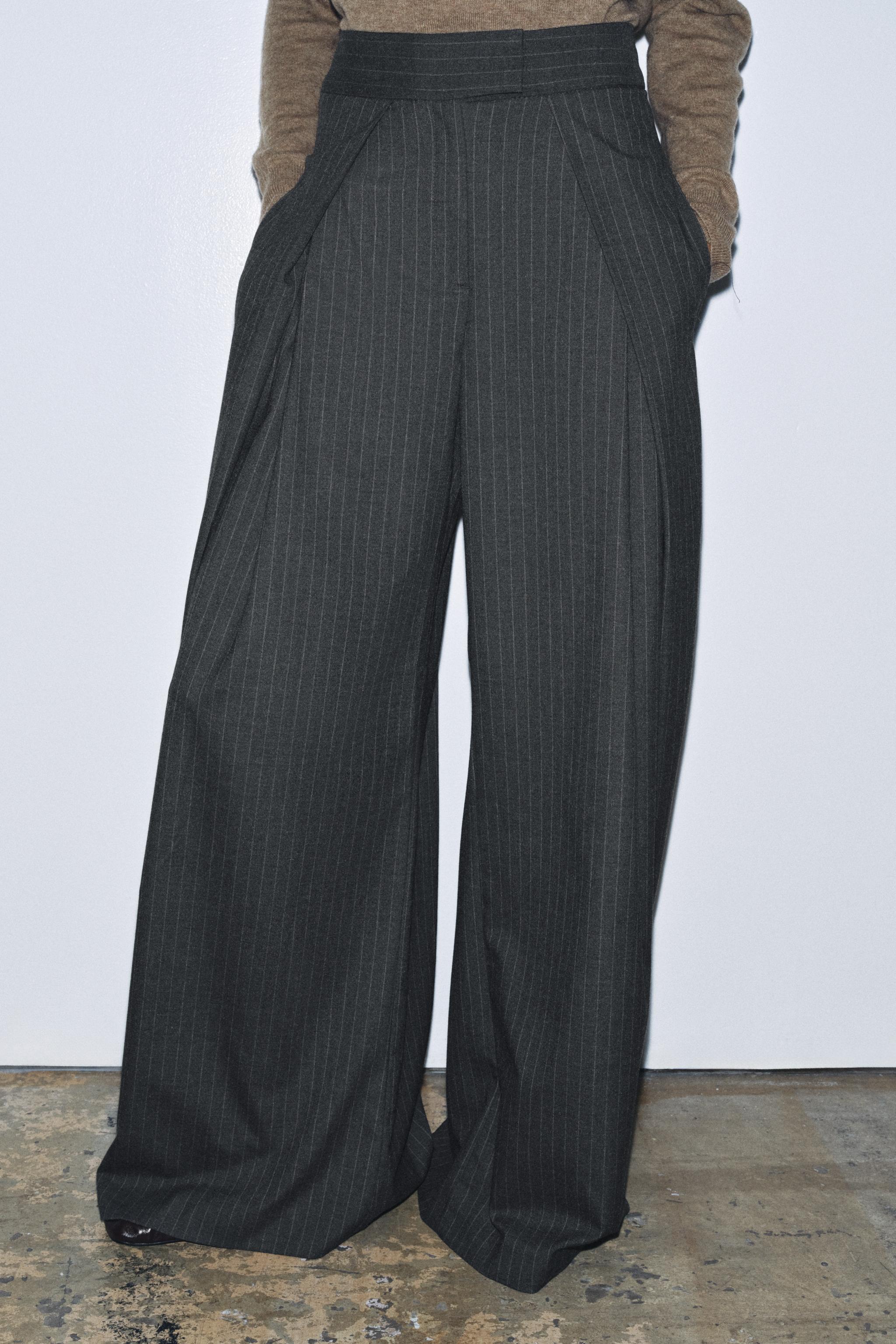 Chic Grey Pinstripe Darted Wide-Leg Trousers: Mid-Waist Viscose Blend Comfort