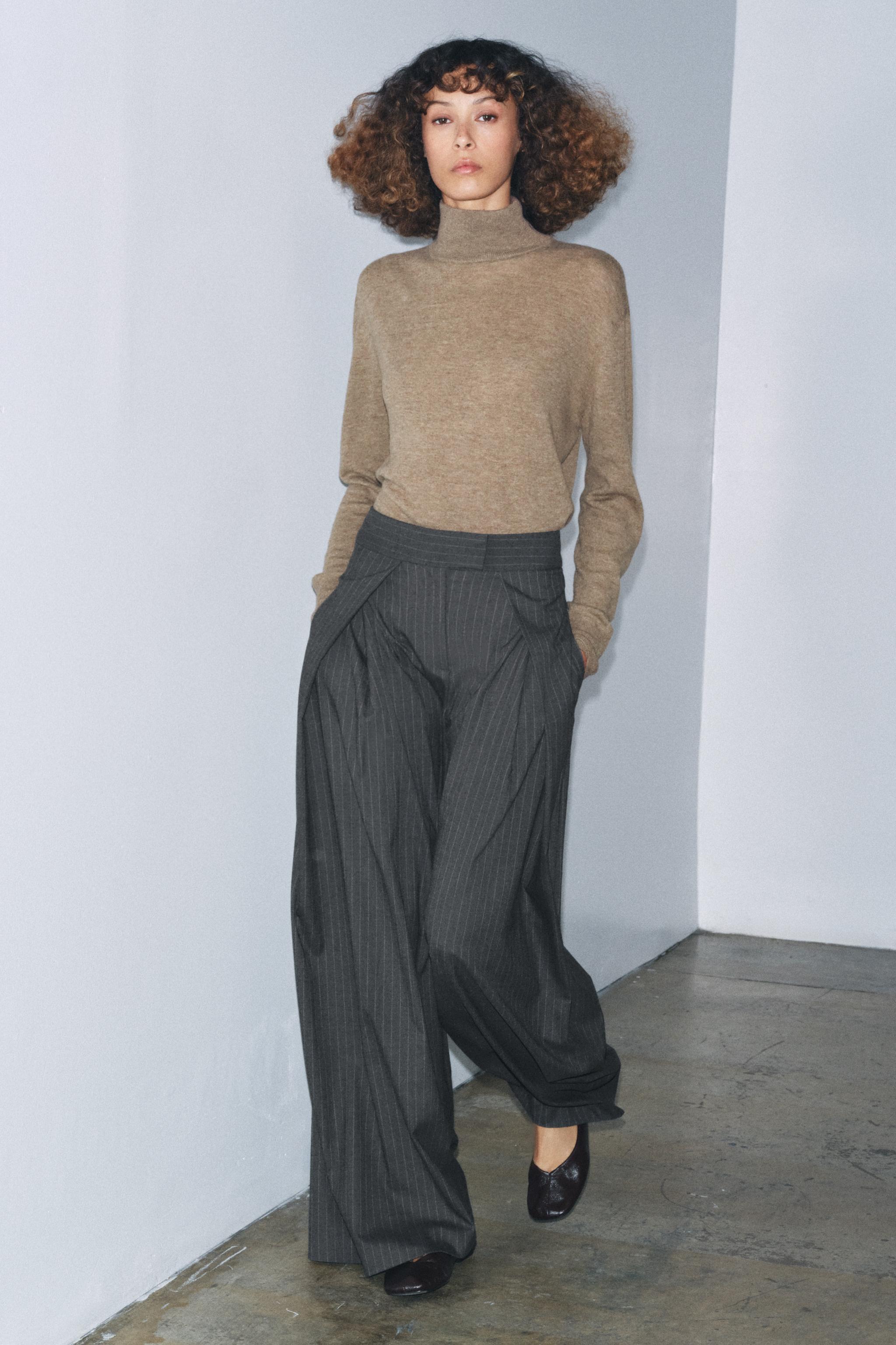 Chic Grey Pinstripe Darted Wide-Leg Trousers: Mid-Waist Viscose Blend Comfort
