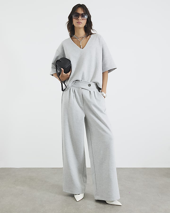 Effortless Grey V-Neck Short Sleeve Tee - Relaxed Fit, Soft Blend for Women