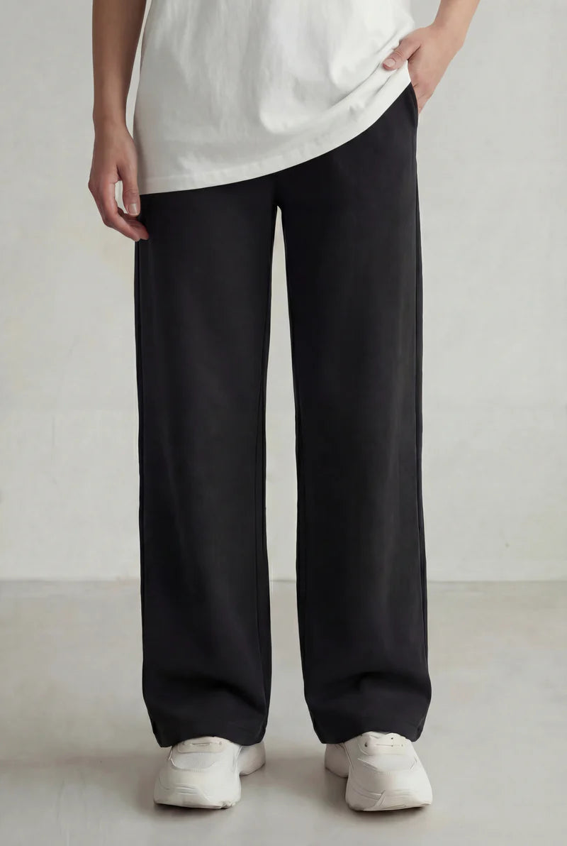 Everyday Relaxed Straight Trousers – Black