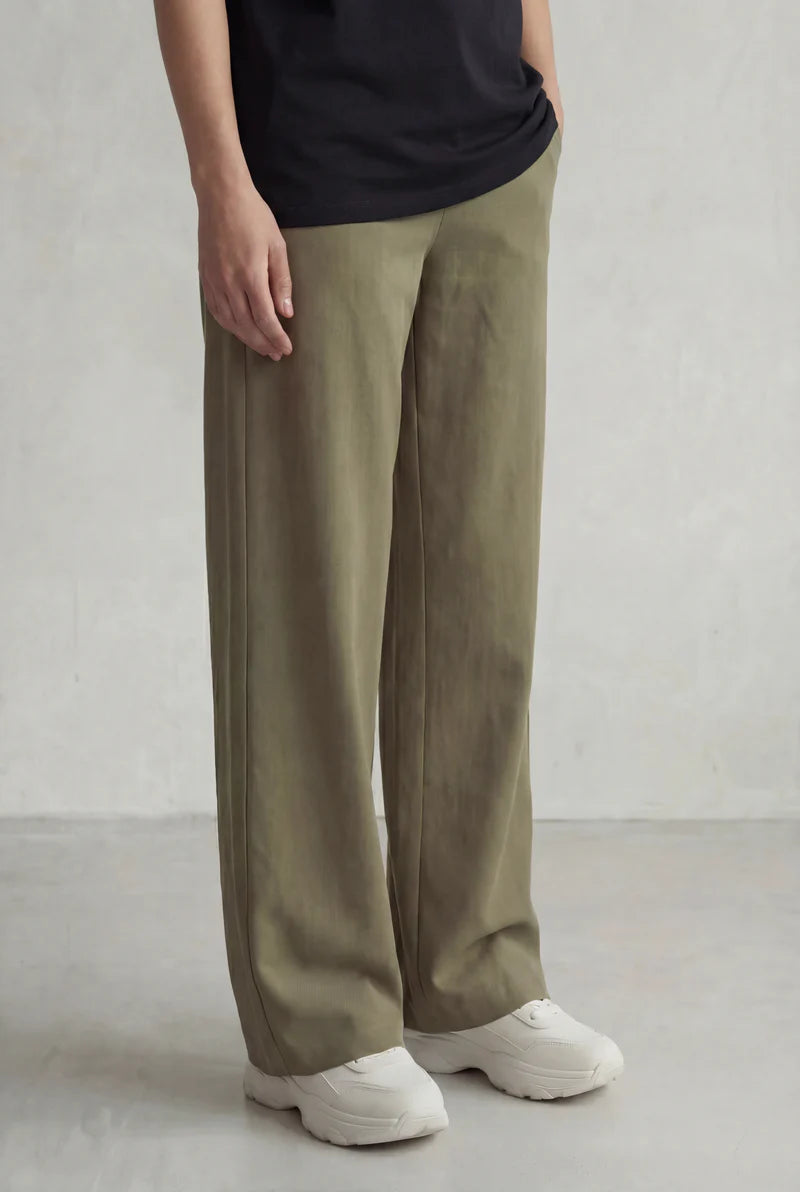 Relaxed Straight Trouser