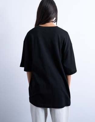 Women Soft Cotton Oversized Black Drop Shoulder Tee - Absanoh Pakistan